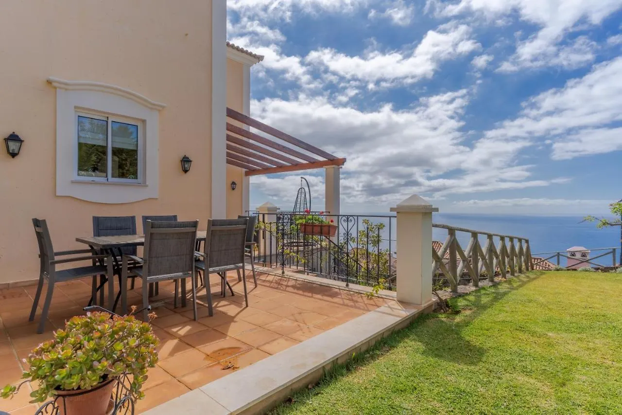 Villa Bougainvillea Palheiro Village By Hr Madeira location
